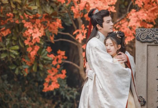 ���Ӽ����˸�Ů����Ů��ɣ������˭��һ����